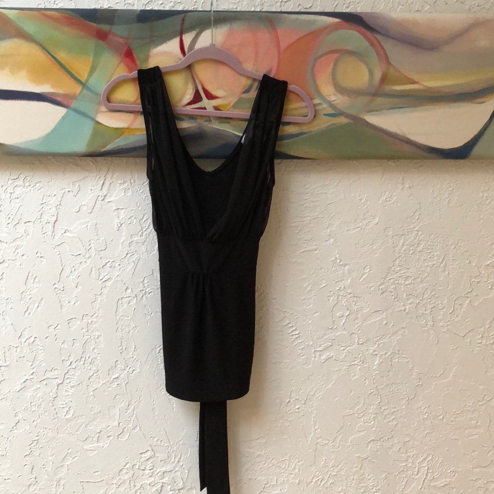 ⭕️Free if bundled with an item ⭕️ WHBM black top